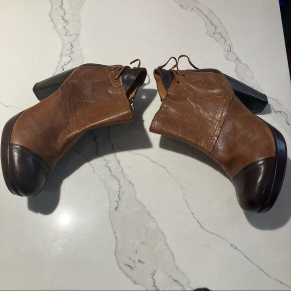 BRAKO Sz 38 Two Toned Stacked Heel Ankle Leather  Booties - Picture 4 of 8